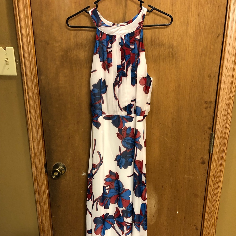 Very pretty long dress with blue and red flowers